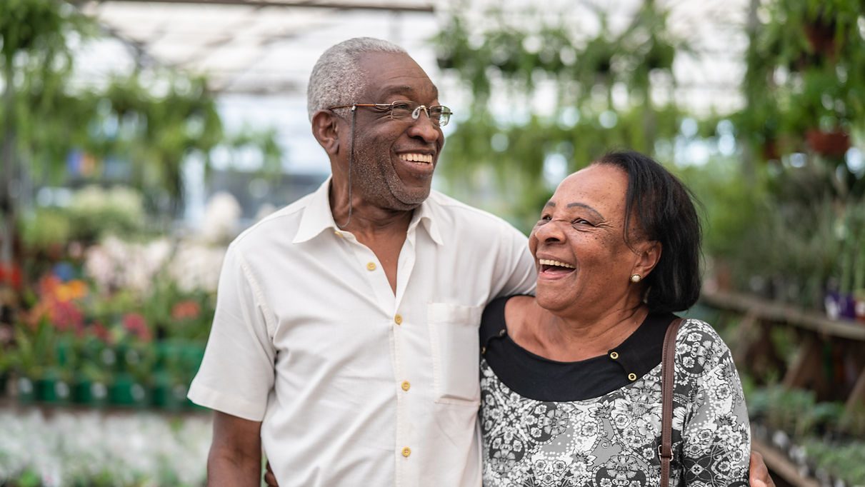 A couple enjoying the morning light at Minneola Place